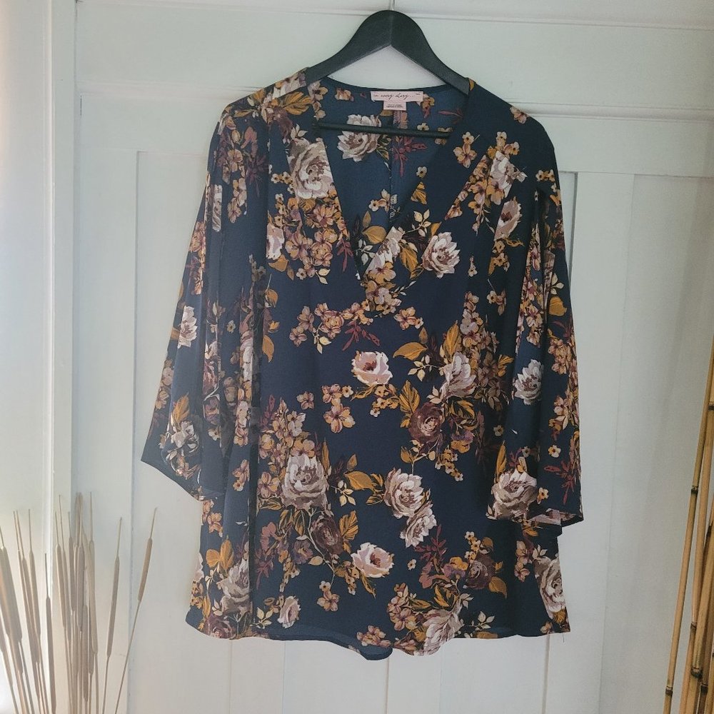 Deep V Floral Navy Blouse, size 3X - Picture 8 of 10